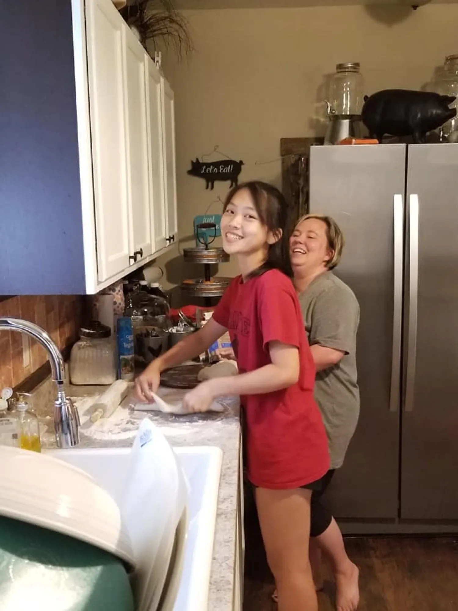 Student with host mom on pizza night
