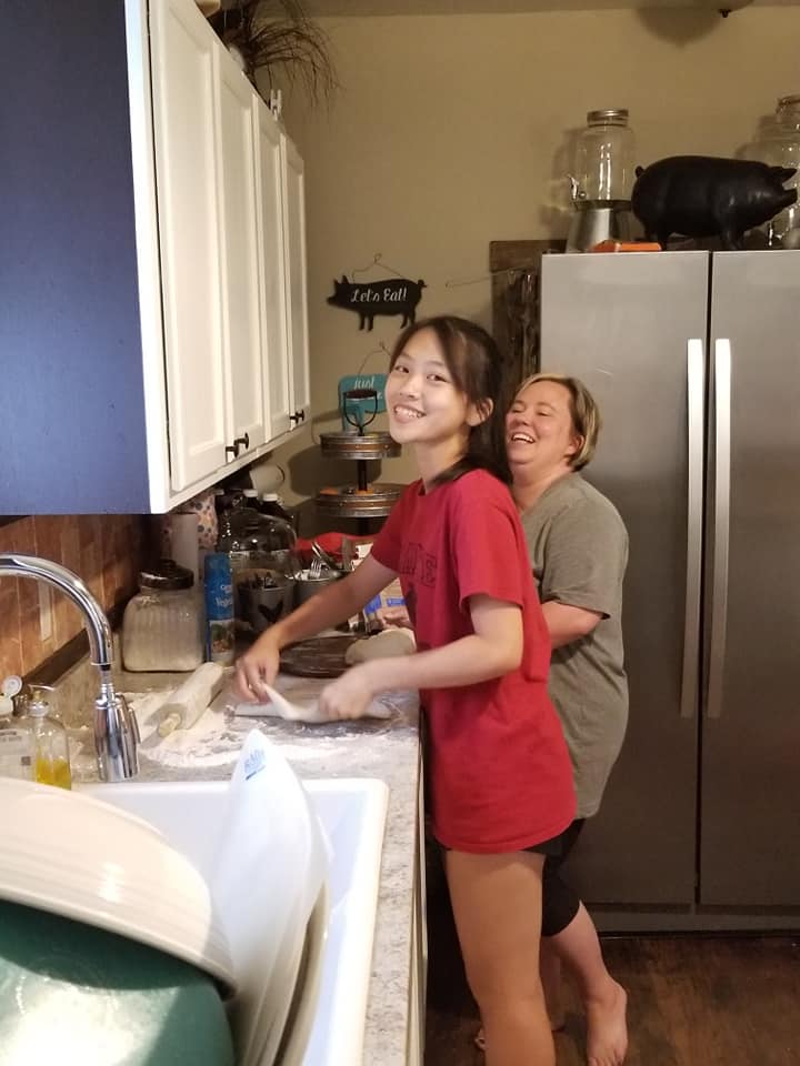 Student with host mom on pizza night